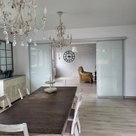 Nad Jeziorem Zamkowym *