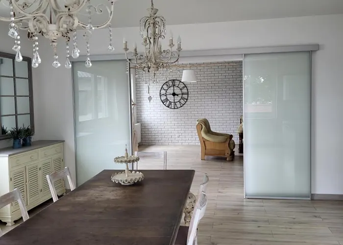 Nad Jeziorem Zamkowym *